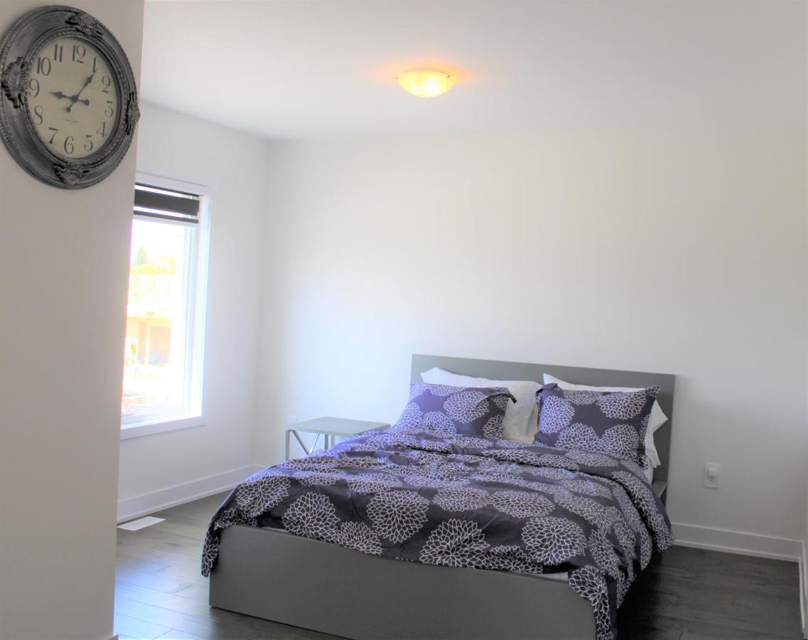 New Town House Barrie South Villa ภายนอก รูปภาพ